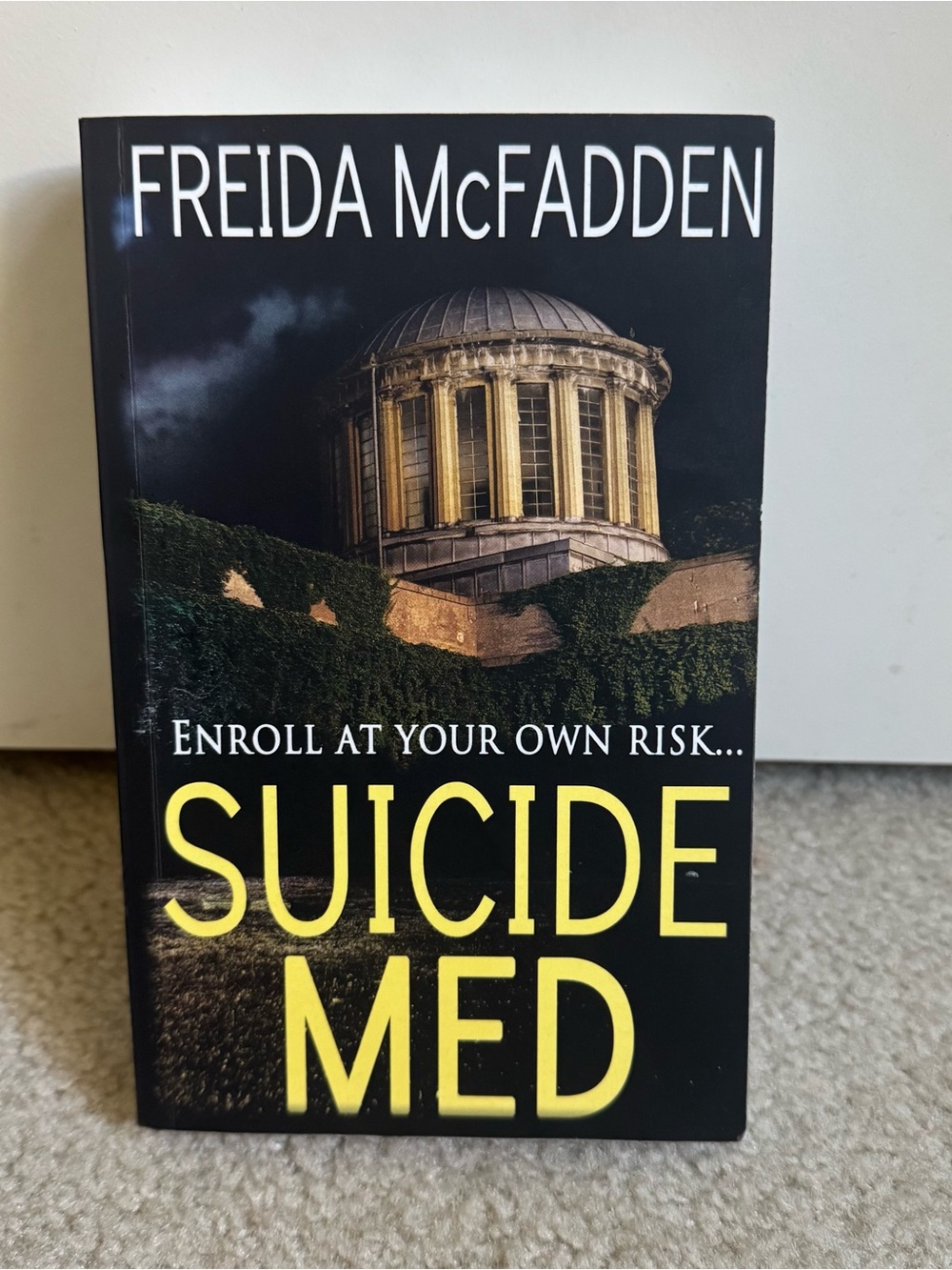 RARE & AUTHENTIC Freida McFadden Suicide Med Trade Paperback Book 2014
